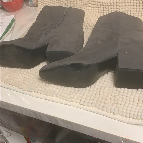 🌺Abbie and Lexi Suede Ankle Boots, Size 9, Grey. - Picture 3 of 4